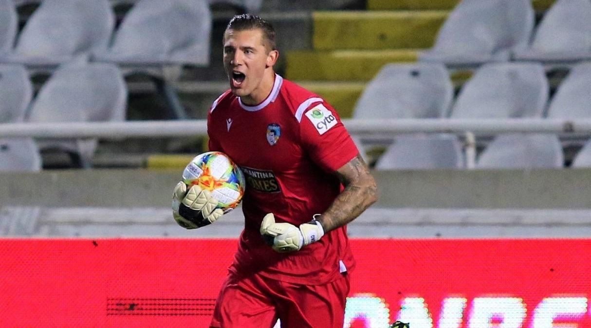 Голкипер Рудько феерит в Кипре: украинец установил впечатляющую "сухую" серию Голкипер Рудько феерит в Кипре: украинец установил впечатляющую "сухую" серию