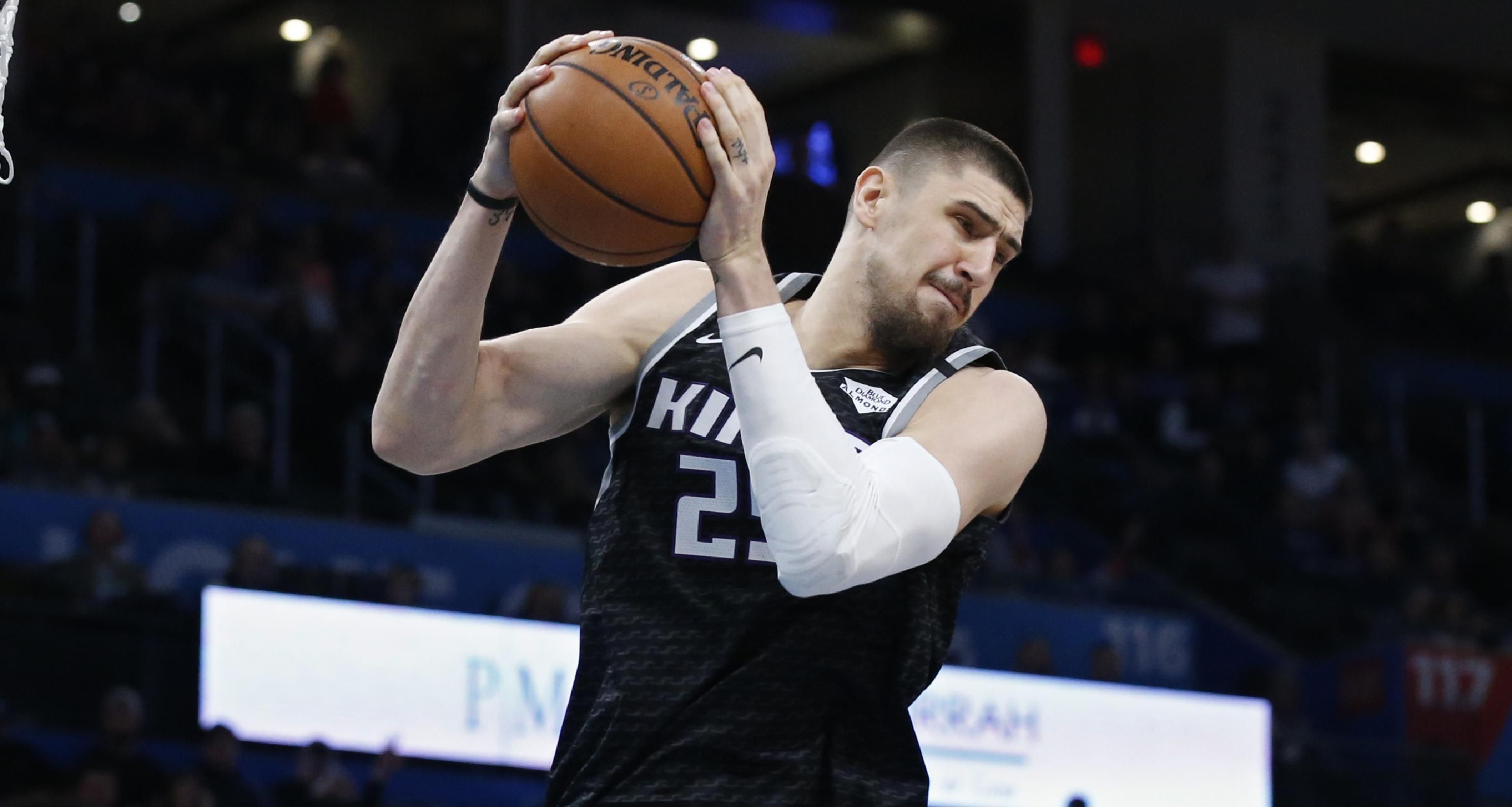 Украинский баскетболист Лень дебютировал за Торонто в предсезонном матче: видео Украинский баскетболист Лень дебютировал за Торонто в предсезонном матче: видео