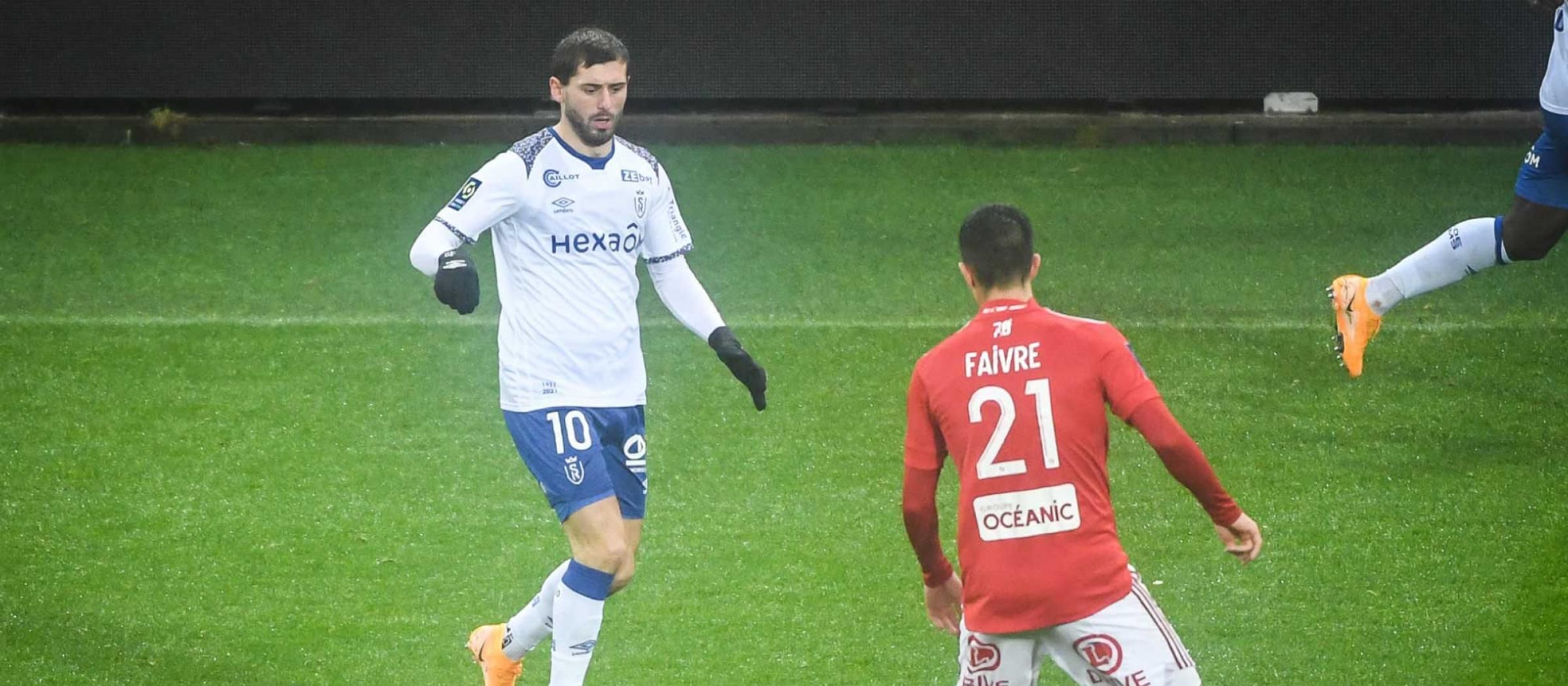 Футболист во Франции забил прямым ударом с углового: видео Футболист во Франции забил прямым ударом с углового: видео