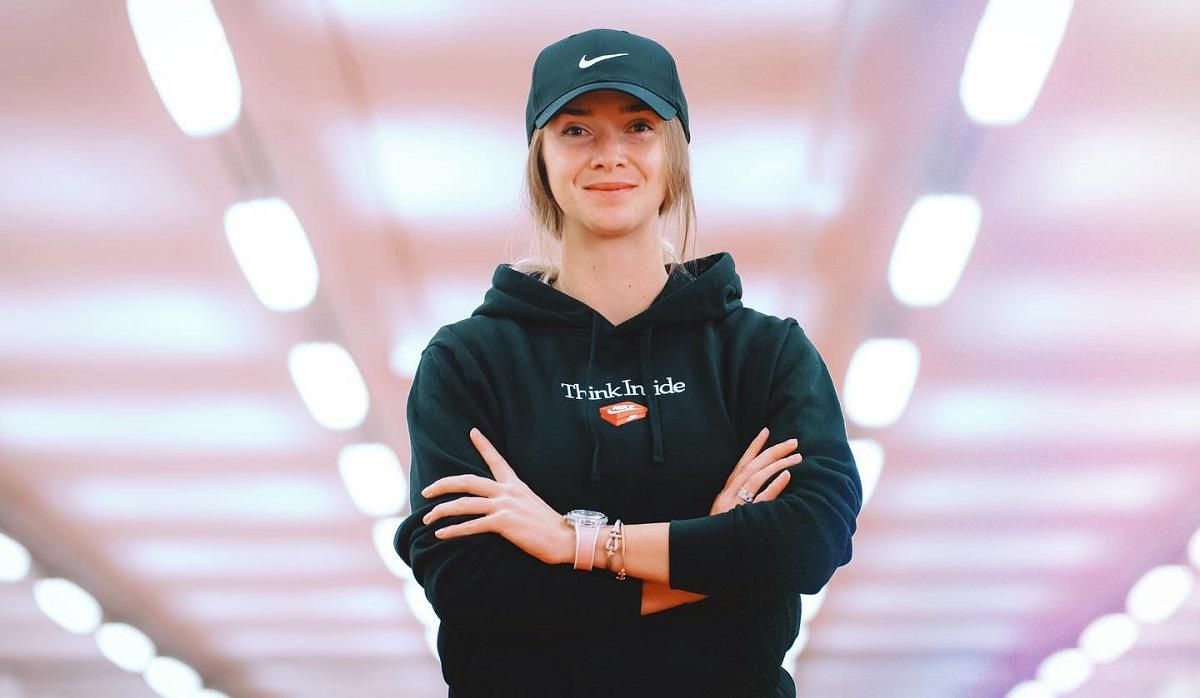 С бутылкой на голове: Свитолина разорвала сеть забавным танцем живота – видео С бутылкой на голове: Свитолина разорвала сеть забавным танцем живота – видео