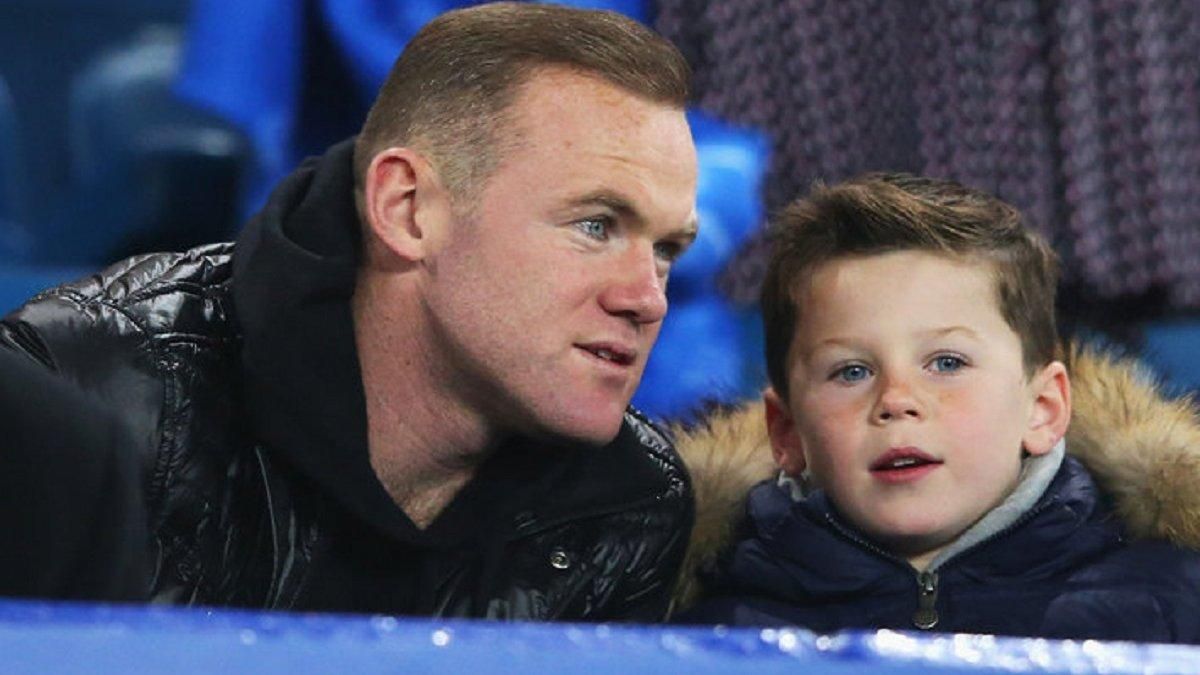 Сын Уэйна Руни подписал контракт с Манчестер Юнайтед: фото Сын Уэйна Руни подписал контракт с Манчестер Юнайтед: фото