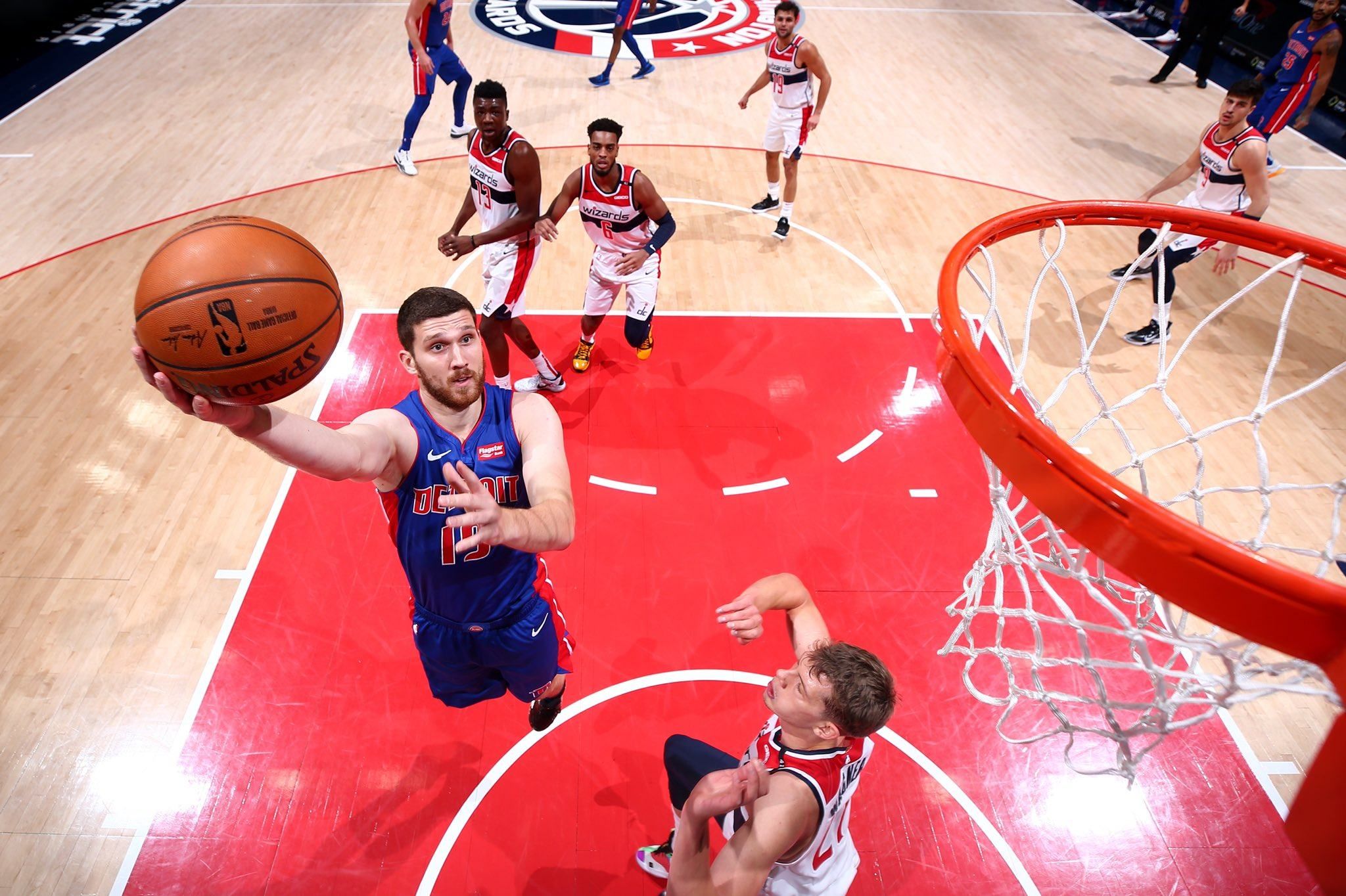 Момент за участі українця Михайлюка потрапив до підбірки найкращих за день в НБА: відео Момент за участі українця Михайлюка потрапив до підбірки найкращих за день в НБА: відео