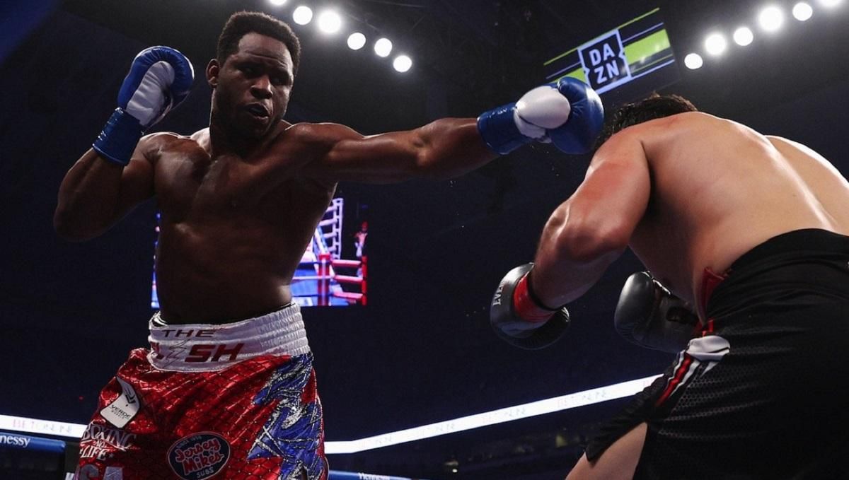 Дерзкий мексиканец после жесткого нокаута от Санчеса вылетел за пределы ринга: видео Дерзкий мексиканец после жесткого нокаута от Санчеса вылетел за пределы ринга: видео