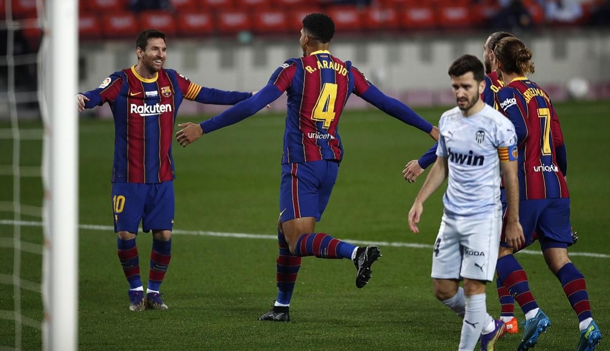 Валенсия сыграла в боевую ничью с Барселоной: рекорд Месси и космический гол Араухо – видео Валенсия сыграла в боевую ничью с Барселоной: рекорд Месси и космический гол Араухо – видео