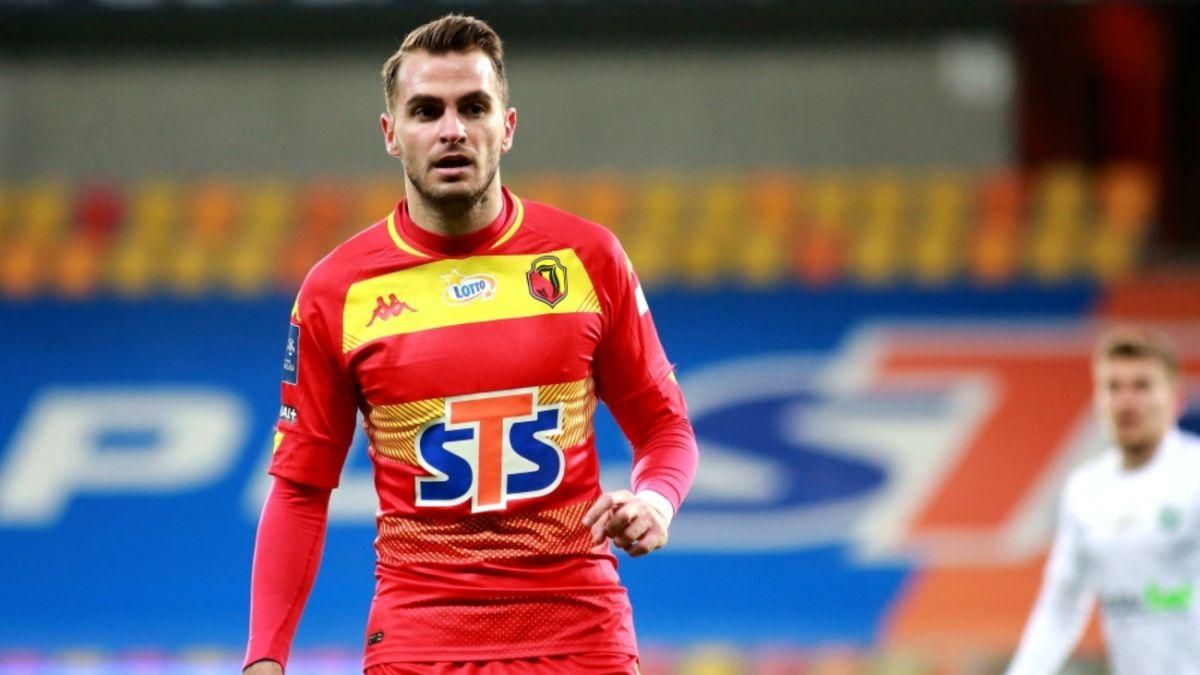 Игрок Ягеллонии роскошным финтом обыграл соперника и забил гол с разворота: видео Игрок Ягеллонии роскошным финтом обыграл соперника и забил гол с разворота: видео