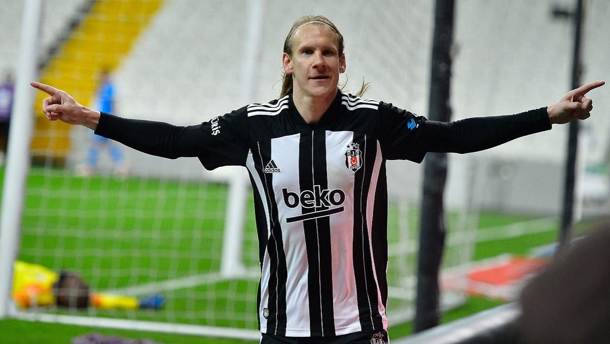 Ексгравець Динамо Віда у стрибку забив елегантний гол п'яткою у Туреччині: відео Ексгравець Динамо Віда у стрибку забив елегантний гол п'яткою у Туреччині: відео