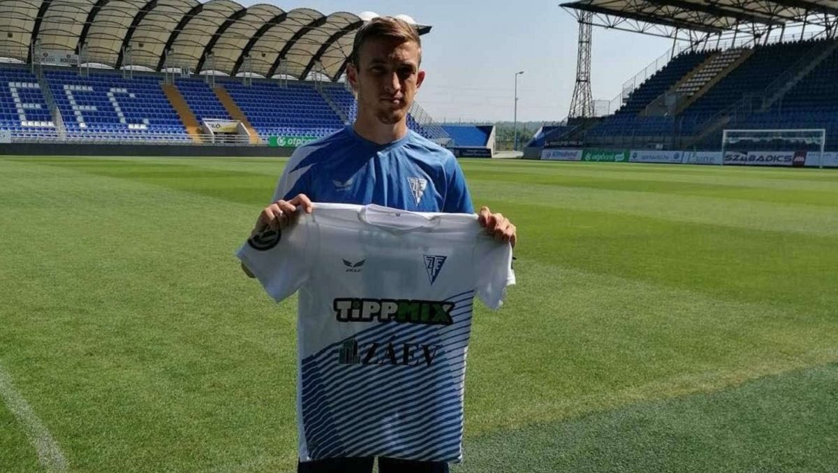 Ексгравець Десни Фаворов забив в Угорщині, але не допоміг команді уникнути поразки: відео Ексгравець Десни Фаворов забив в Угорщині, але не допоміг команді уникнути поразки: відео