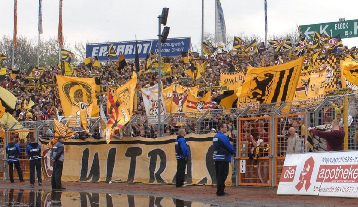 70 тысяч билетов за матч без зрителей: фанаты спасли клуб Германии от банкротства 70 тысяч билетов за матч без зрителей: фанаты спасли клуб Германии от банкротства