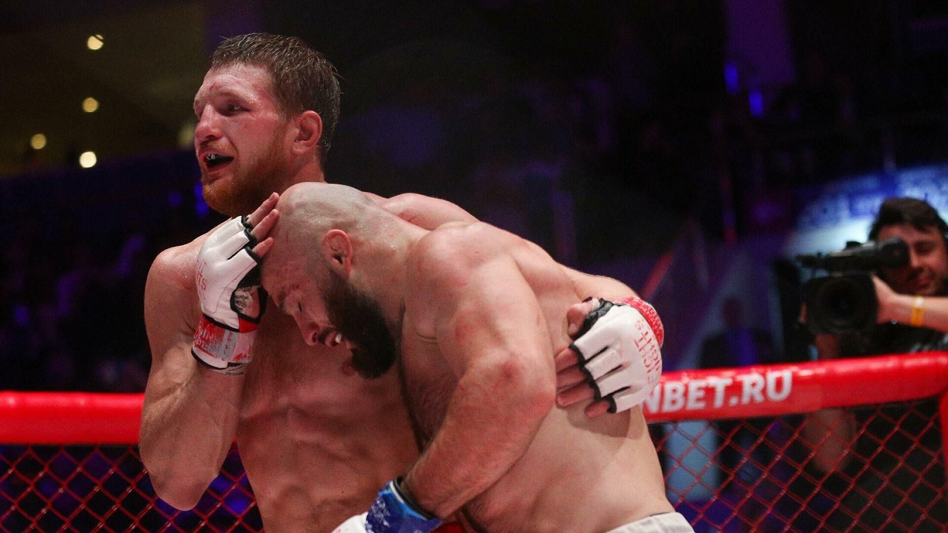 Ногами в толпу: на турнире в России бойцы устроили массовое побоище после матча – видео Ногами в толпу: на турнире в России бойцы устроили массовое побоище после матча – видео