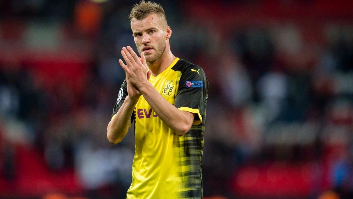 Можеш шукати нову команду: Хацкевич розповів, чому Ярмоленка вигнали з Боруссії Д Можеш шукати нову команду: Хацкевич розповів, чому Ярмоленка вигнали з Боруссії Д