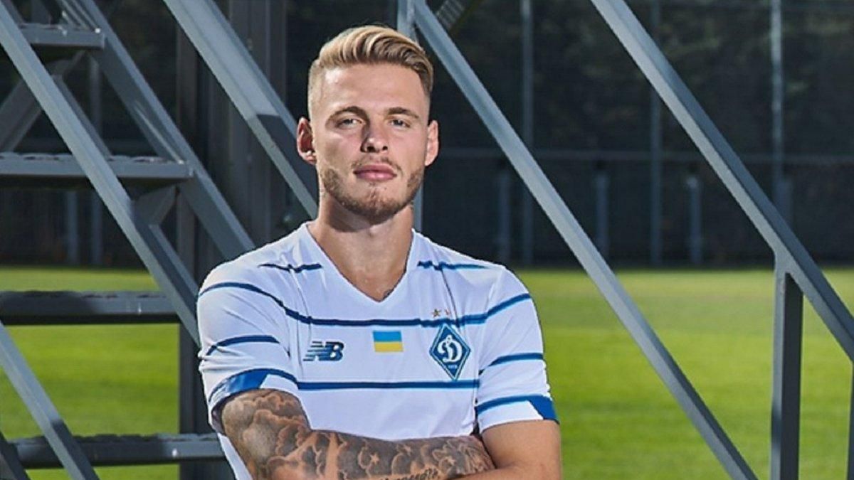 Футболист Динамо показал девушку-красавицу на отдыхе: фото Футболист Динамо показал девушку-красавицу на отдыхе: фото