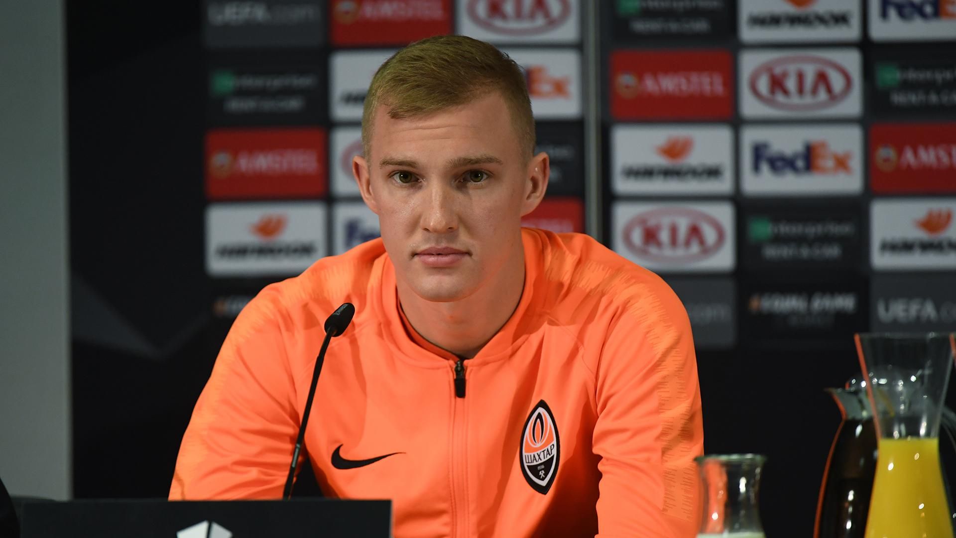 Футболіст Шахтаря Коваленко вперше показав свою дівчину: фото красуні Футболіст Шахтаря Коваленко вперше показав свою дівчину: фото красуні