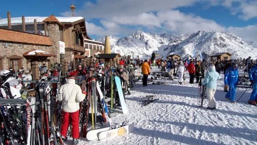Ажіотаж туристів: в Австрії закривають гірськолижні курорти