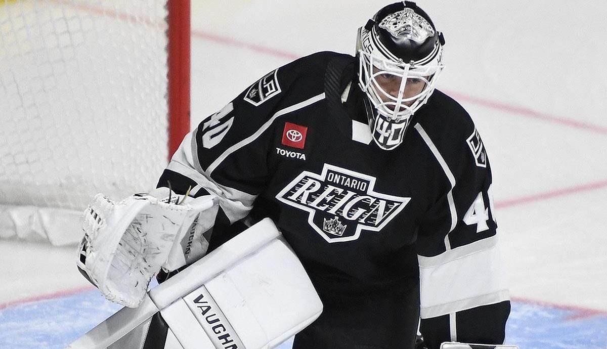 Вратарь НХЛ презентовал шлем в память о легендарном Брайанте: фото шедевра Вратарь НХЛ презентовал шлем в память о легендарном Брайанте: фото шедевра