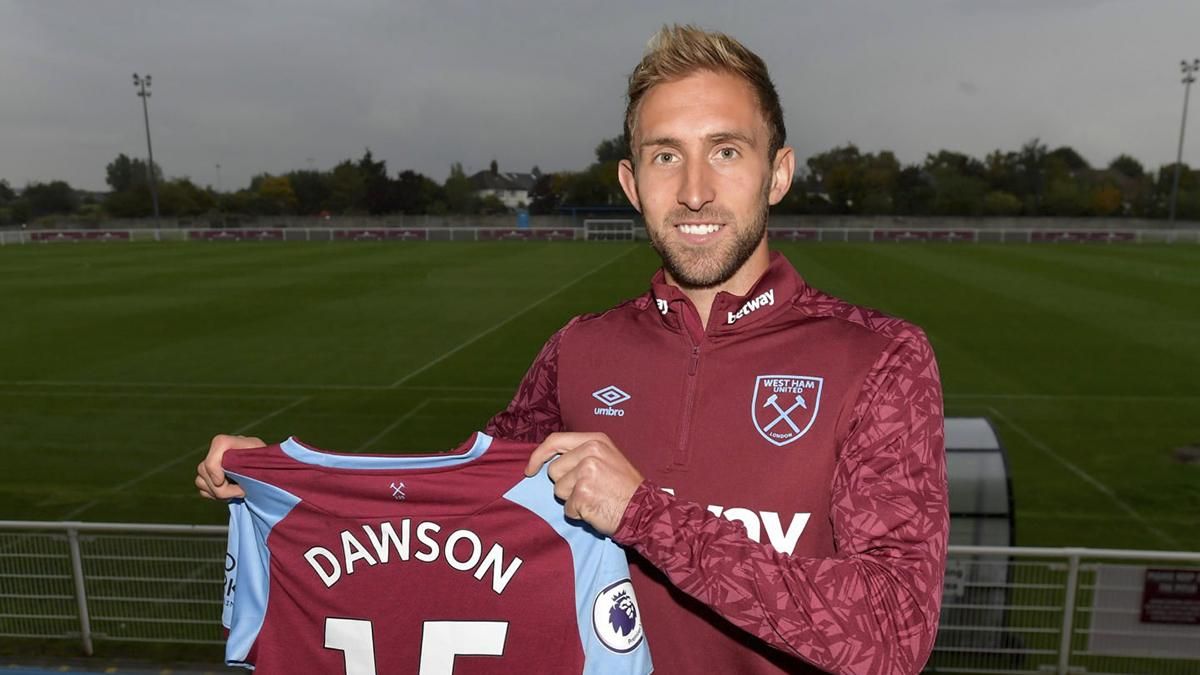 Футболіст Вест Хема Крейг Доусон вдарив по голові Че Адамса: відео Футболіст Вест Хема Крейг Доусон вдарив по голові Че Адамса: відео