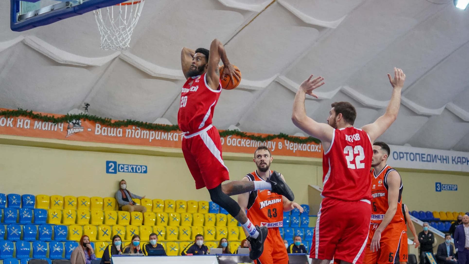 Топ-10 данків першої частини сезону української Суперліги – відео Топ-10 данків першої частини сезону української Суперліги – відео