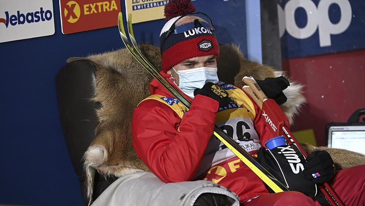 Российские лыжники Евгений Белов и Алексей Червоткин сбили друг друга Российские лыжники Евгений Белов и Алексей Червоткин сбили друг друга