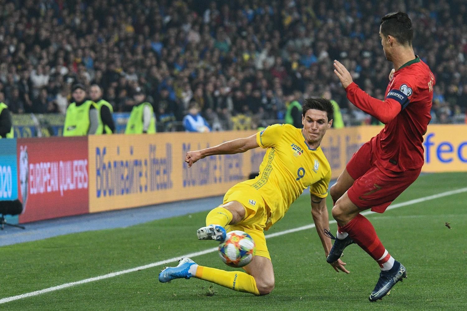 Гент повісив шалений цінник на футболіста Романа Яремчука Гент повісив шалений цінник на футболіста Романа Яремчука