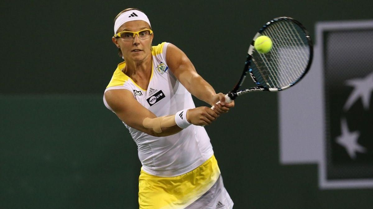 Врезалась в щит: известная теннисистка получила нелепую травму и вылетела из турнира – видео Врезалась в щит: известная теннисистка получила нелепую травму и вылетела из турнира – видео