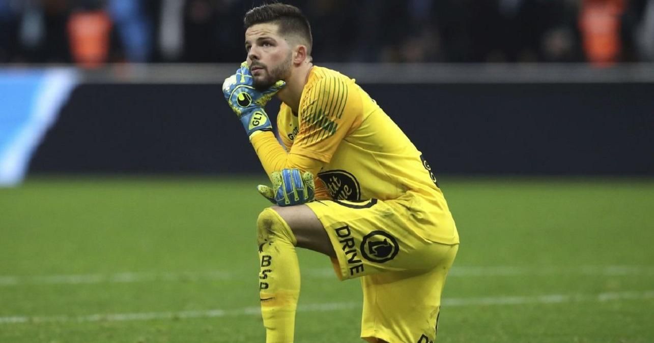 Сорванный шедевр года: как голкипер едва не забил роскошный гол в собственные ворота – видео Сорванный шедевр года: как голкипер едва не забил роскошный гол в собственные ворота – видео