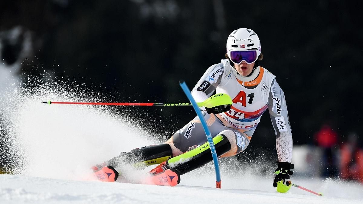20-річний гірськолижник ледь не загинув, фінішувавши вниз головою: моторошне відео 20-річний гірськолижник ледь не загинув, фінішувавши вниз головою: моторошне відео