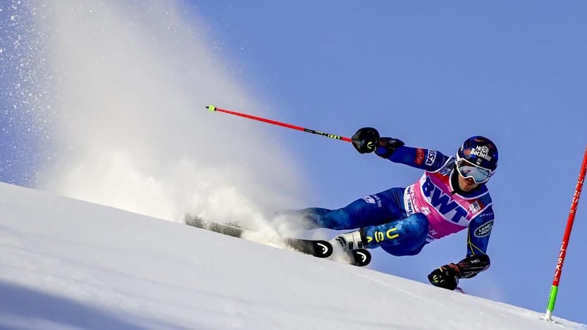 Гірськолижник втратив свідомість під час гігантського слалому та вилетів з траси в суддів: відео Гірськолижник втратив свідомість під час гігантського слалому та вилетів з траси в суддів: відео