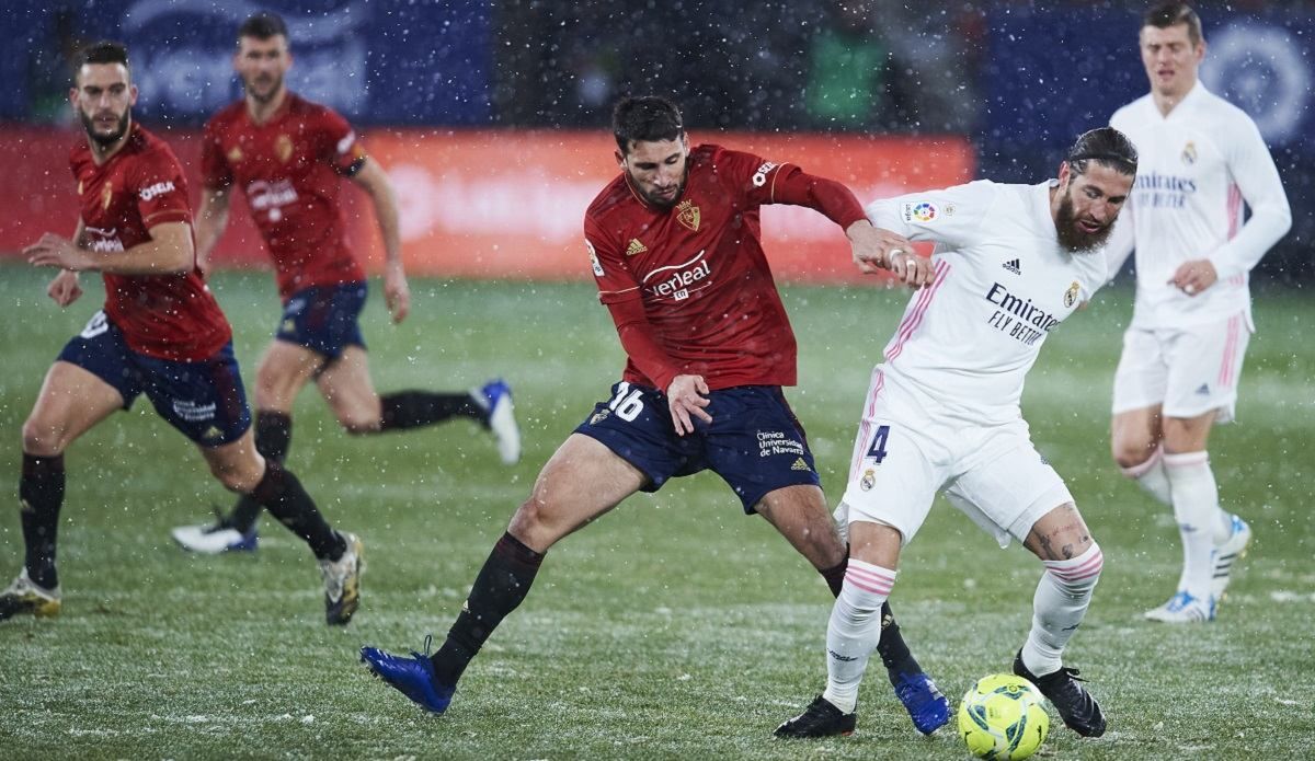 Реал на заснеженном поле позорно не обыграл аутсайдера Ла Лиги Осасуну: видео Реал на заснеженном поле позорно не обыграл аутсайдера Ла Лиги Осасуну: видео