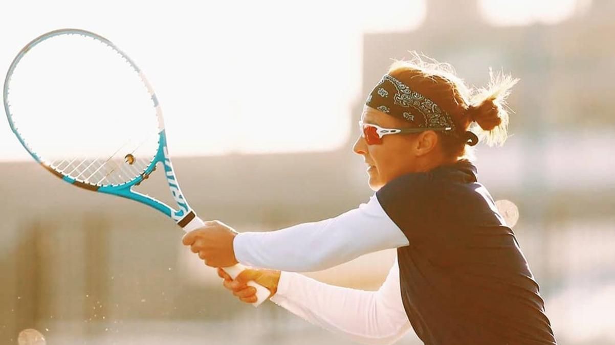 Яка іронія: тенісистка отримала травму через рекламний щит лікарні, куди її госпіталізували