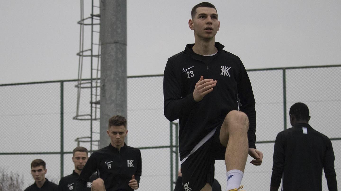 Собака напав на футболіста Колоса під час тренування: відео Собака напав на футболіста Колоса під час тренування: відео