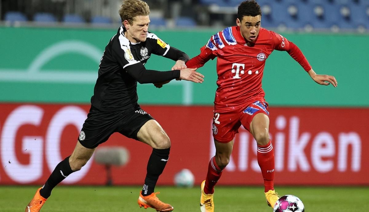 Бавария впервые за 17 лет сенсационно вылетела из Кубка Германии от второлиговой команды: видео Бавария впервые за 17 лет сенсационно вылетела из Кубка Германии от второлиговой команды: видео