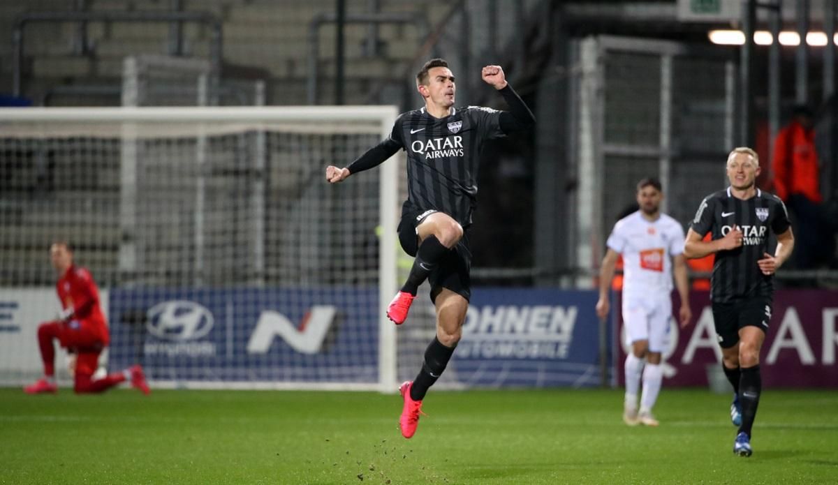 У Бельгії футболіст "пошив у дурні" ледь не пів команди та забив диво-гол: відео У Бельгії футболіст "пошив у дурні" ледь не пів команди та забив диво-гол: відео