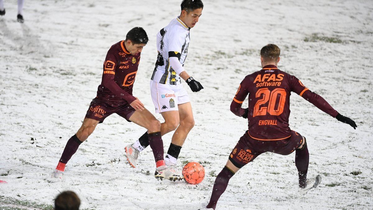 Швед дебютував у старті Мехелена, взявши участь у гольовій атаці в засніженій Бельгії: відео Швед дебютував у старті Мехелена, взявши участь у гольовій атаці в засніженій Бельгії: відео