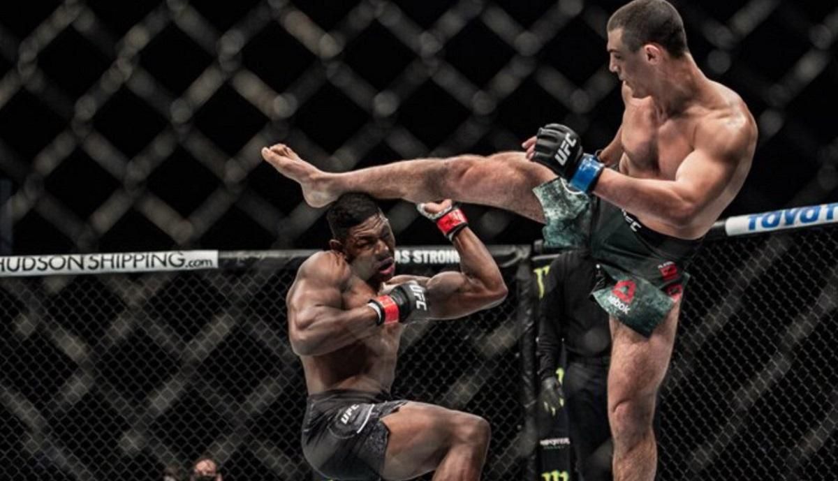 Ногою у голову: італієць відправив суперника у моторошний нокаут – відео Ногою у голову: італієць відправив суперника у моторошний нокаут – відео