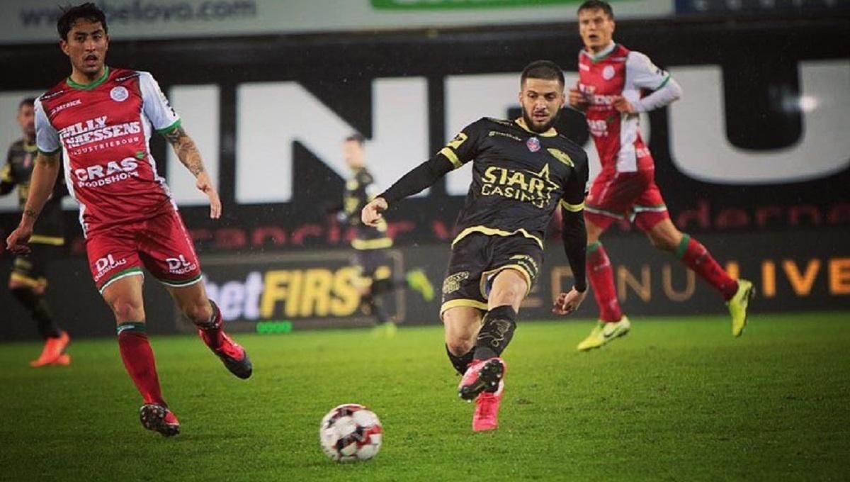 Как лев: как игрок с помощью рук бежал по газону во время матча – курьезное видео Как лев: как игрок с помощью рук бежал по газону во время матча – курьезное видео