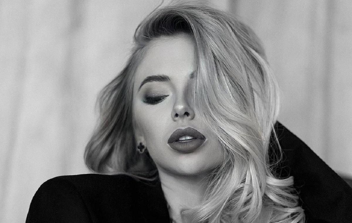 Девушка футболиста Шахтера Бондаря снялась в горячей фотосессии Девушка футболиста Шахтера Бондаря снялась в горячей фотосессии