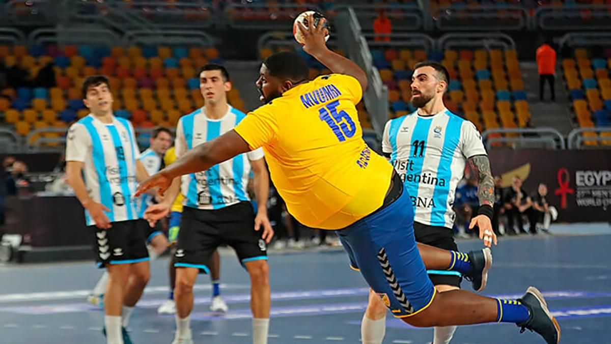 Кто такой Готье Мвумби: как 130-килограммовый гандболист за одну игру стал звездой – видео Кто такой Готье Мвумби: как 130-килограммовый гандболист за одну игру стал звездой – видео