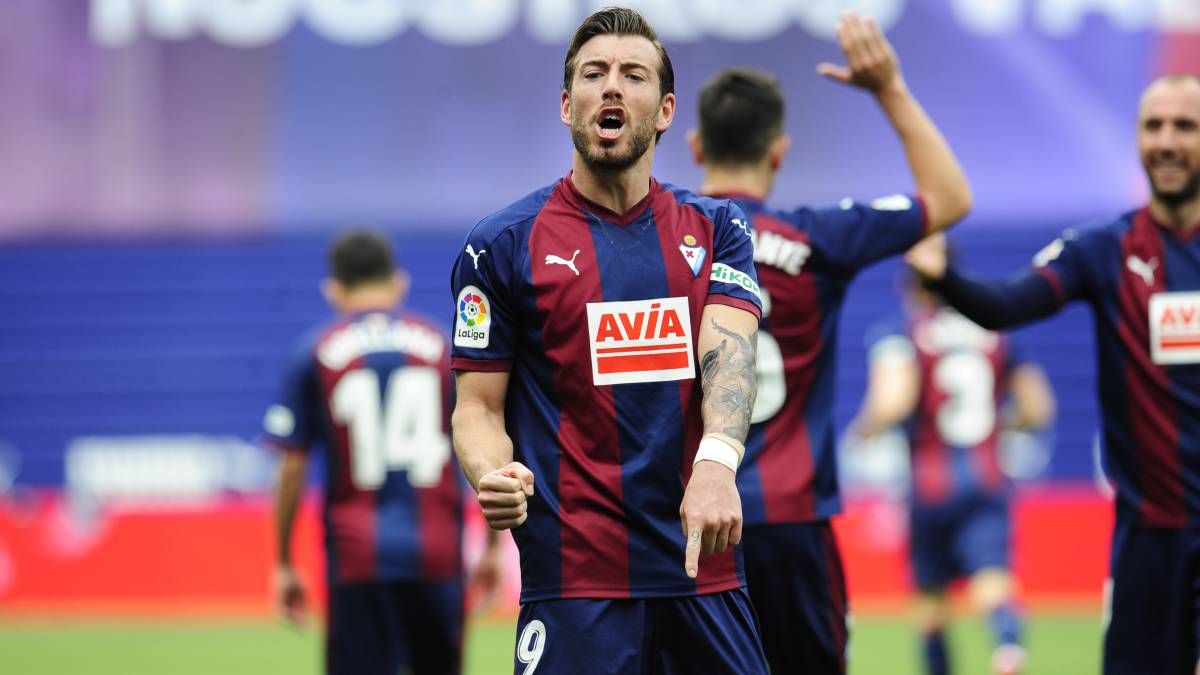 Іспанських футболістів засудили до тюремного ув'язнення за розповсюдження інтимного відео Іспанських футболістів засудили до тюремного ув'язнення за розповсюдження інтимного відео