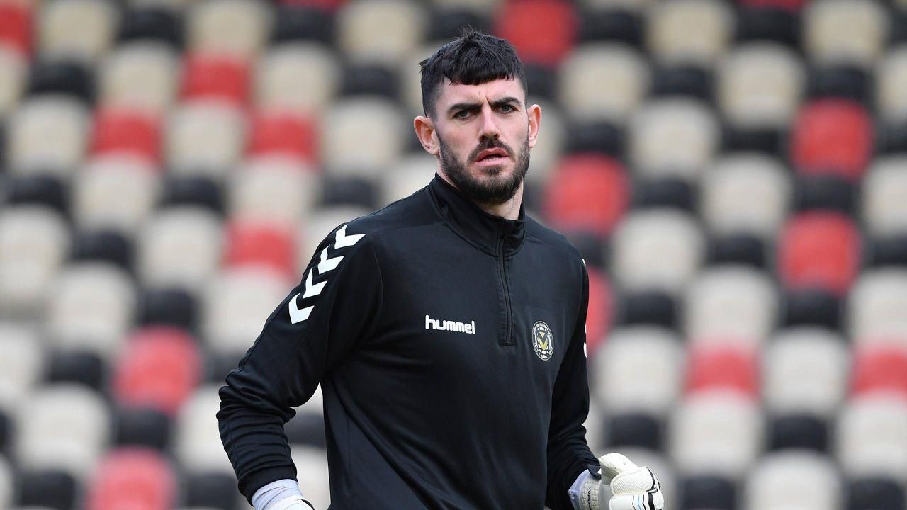 В Англии голкипер забил гол-шедевр прямым ударом из собственных ворот: видео В Англии голкипер забил гол-шедевр прямым ударом из собственных ворот: видео