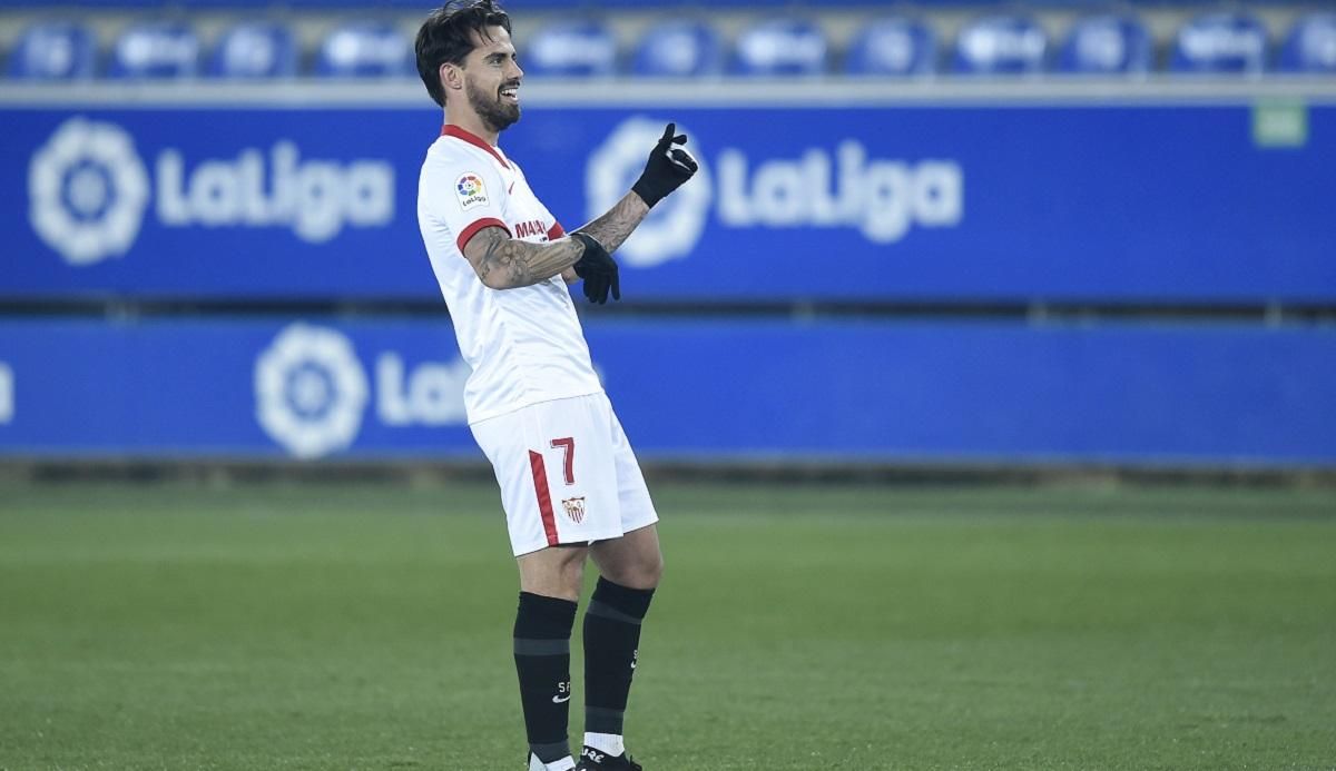 Як гравець Севільї ледь не з центра поля забив фантастичний гол у Ла Лізі: відео Як гравець Севільї ледь не з центра поля забив фантастичний гол у Ла Лізі: відео