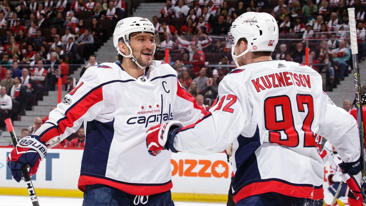 Российские хоккеисты попали в скандал в НХЛ: их клуб оштрафовали, а самих игроков отстранили Российские хоккеисты попали в скандал в НХЛ: их клуб оштрафовали, а самих игроков отстранили