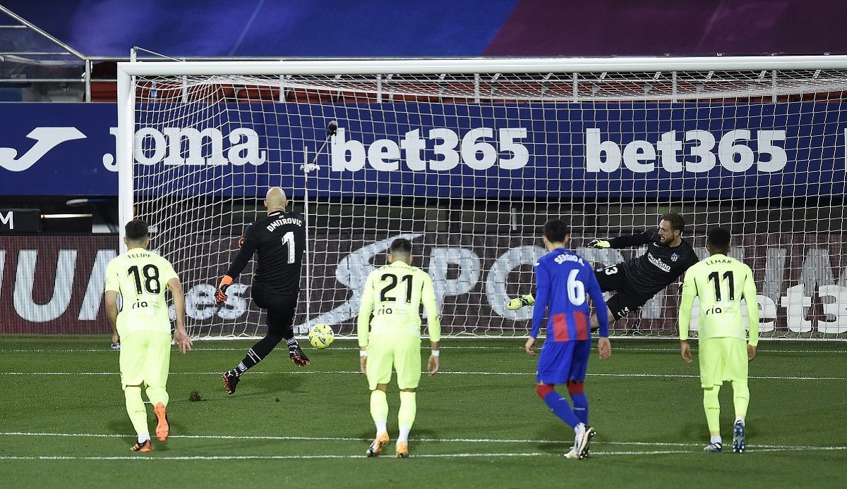 Голкипер Эйбара отличился в воротах Атлетико, войдя в историю Ла Лиги: видео Голкипер Эйбара отличился в воротах Атлетико, войдя в историю Ла Лиги: видео