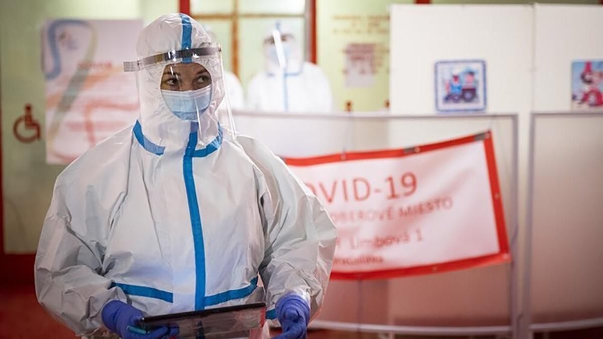Відома тенісистка стала волонтеркою в лікарні через скандал під час вакцинації від коронавірусу