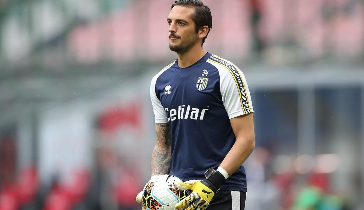 В Кубке Италии голкипер спиной забил гол в свои ворота на последней минуте матча: видео В Кубке Италии голкипер спиной забил гол в свои ворота на последней минуте матча: видео