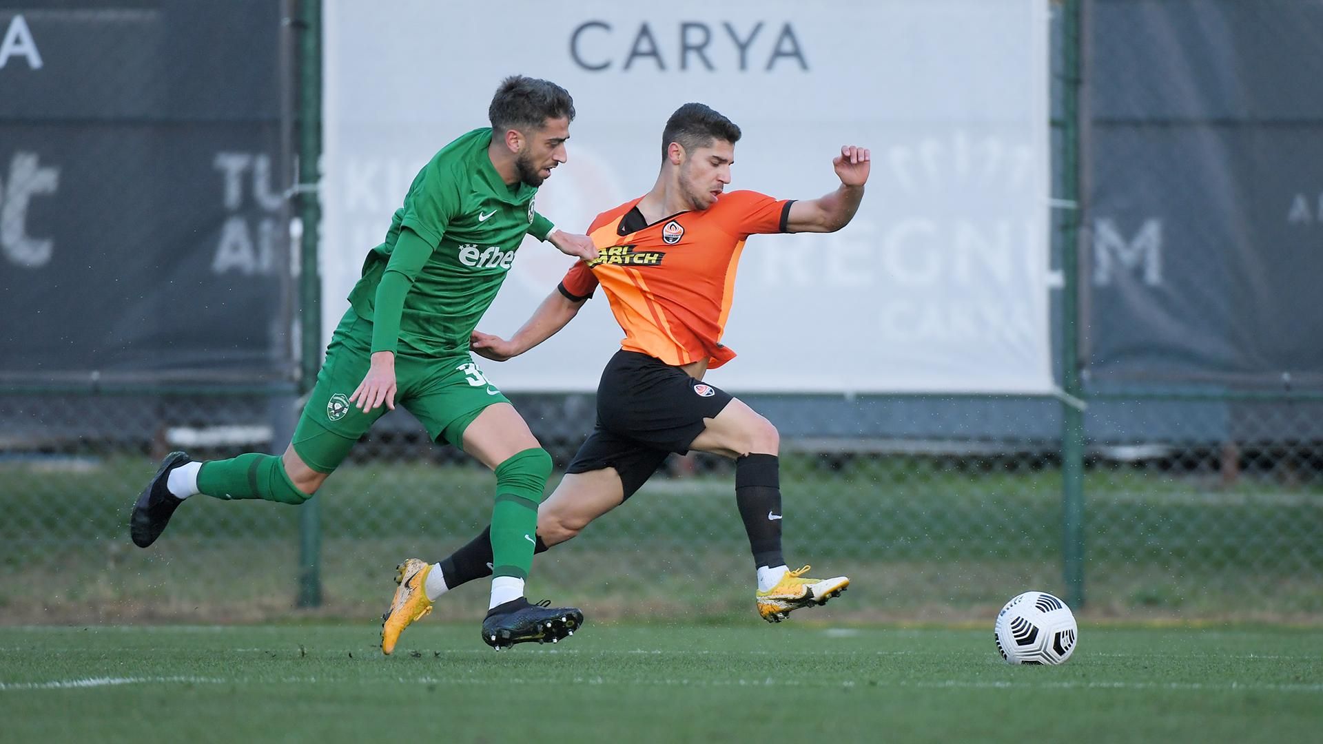 Шахтер сыграл вничью с Лудогорцем, пропустив дважды за две минуты Шахтер сыграл вничью с Лудогорцем, пропустив дважды за две минуты