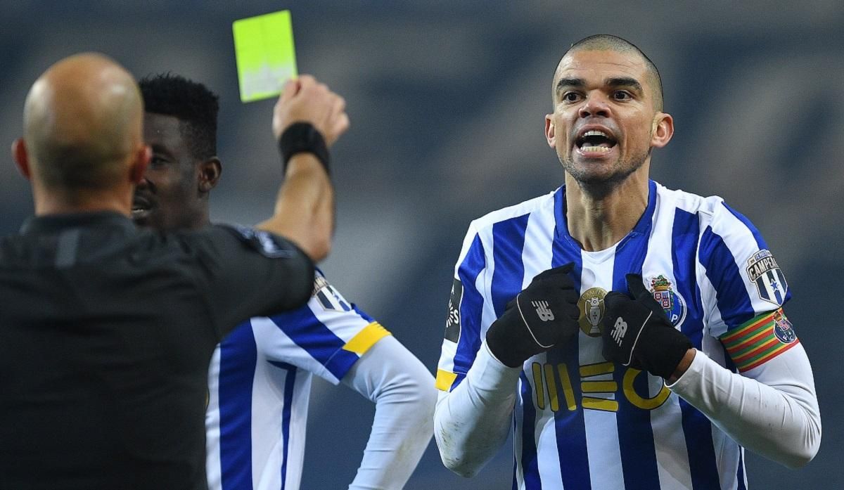 Игроки Порту подрались прямо на поле: в центре внимания снова скандальный Пепе – видео Игроки Порту подрались прямо на поле: в центре внимания снова скандальный Пепе – видео