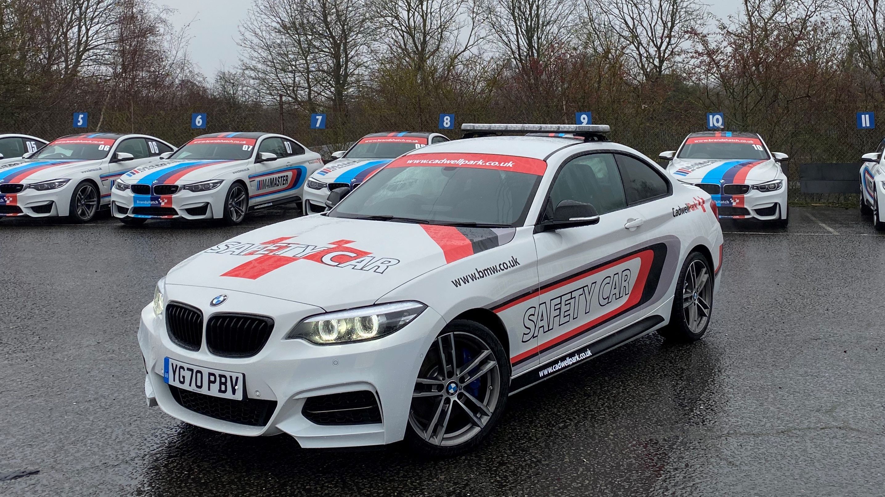 В Англії з гоночної траси викрали спеціальні автомобіль безпеки та машину медиків BMW