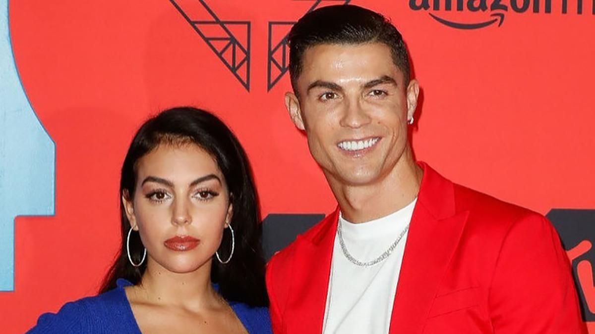 На Роналду може очікувати покарання за святкування дня народження своєї дівчини На Роналду може очікувати покарання за святкування дня народження своєї дівчини