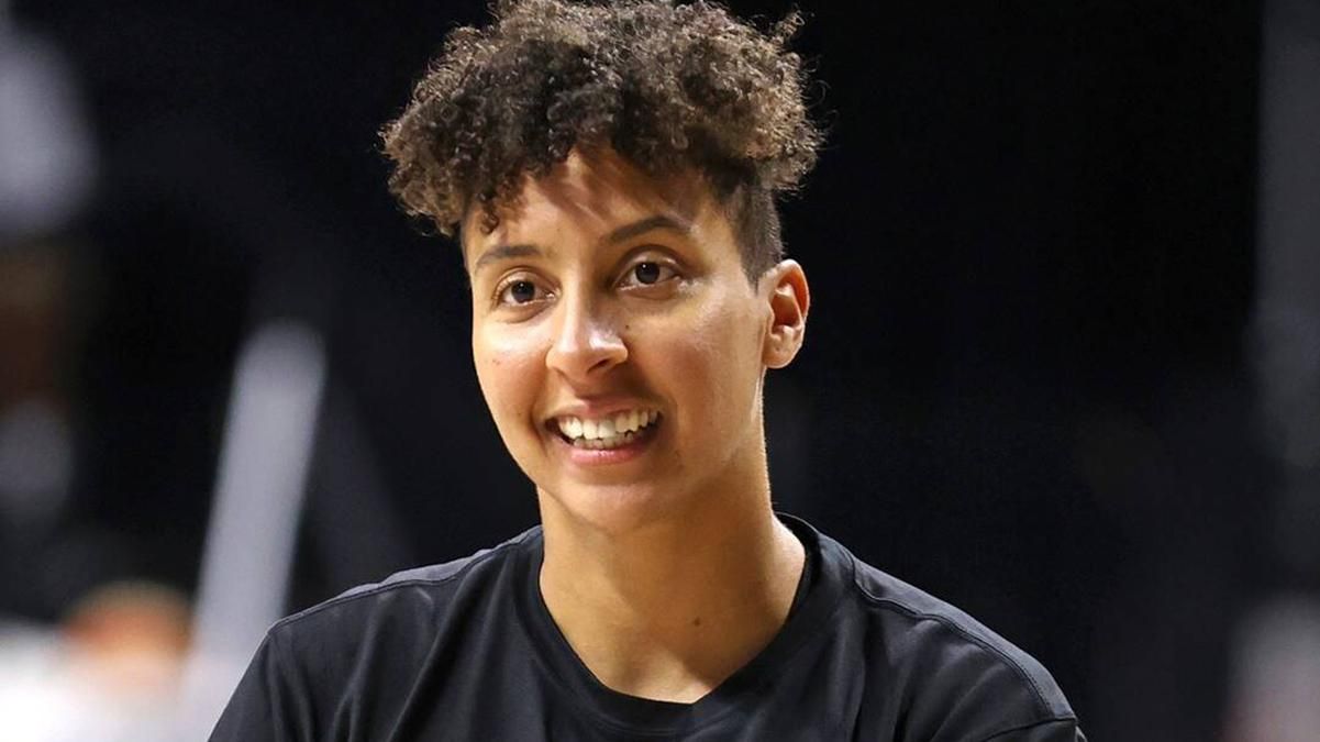 Чемпионка мира по баскетболу Лейша Кларендон удалила себе грудь фото Чемпионка мира по баскетболу Лейша Кларендон удалила себе грудь фото