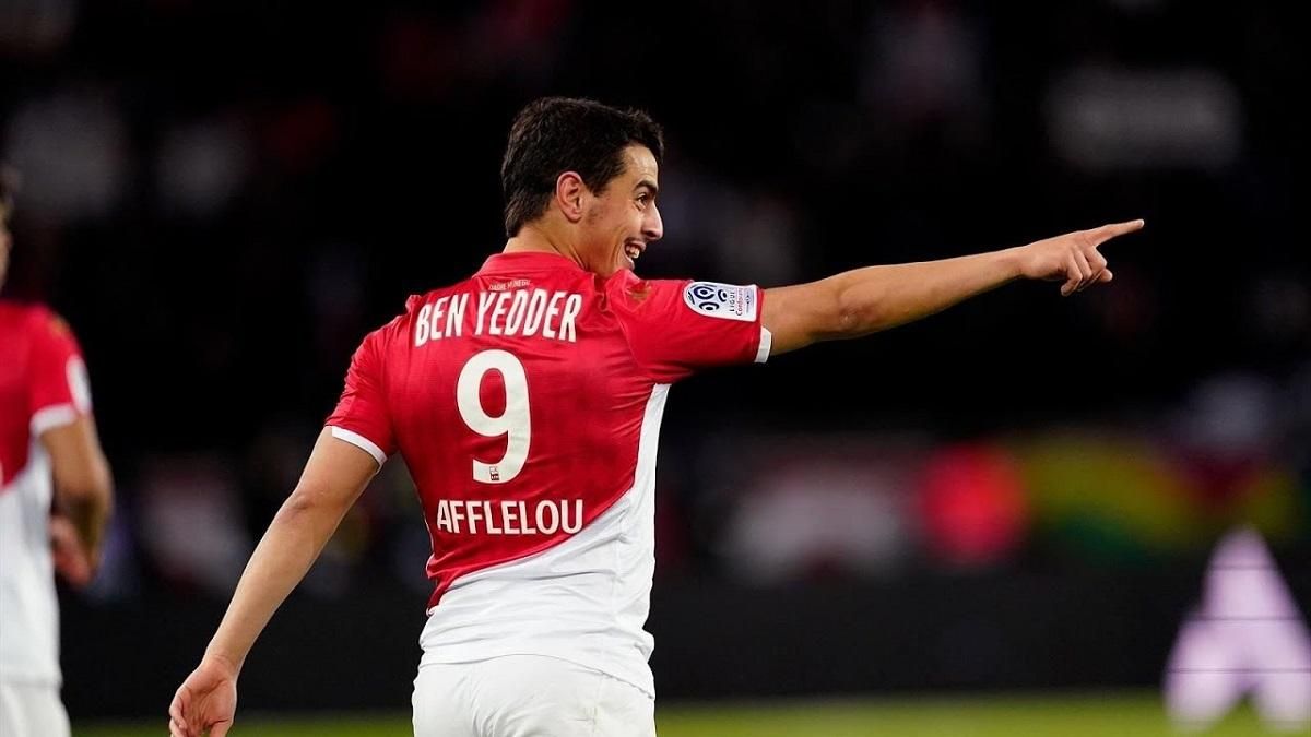 Игрок Монако Бен-Еддер едва не порвал сетку ворот после штрафного Игрок Монако Бен-Еддер едва не порвал сетку ворот после штрафного