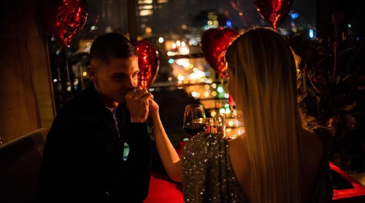 Футболист Шахтера Бондар сделал предложение бывшей девушки Супряги: фото Футболист Шахтера Бондар сделал предложение бывшей девушки Супряги: фото